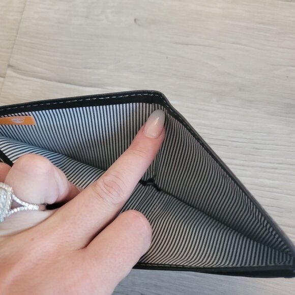 Timberland Genuine Leather Bifold Wallet With Card Slots & Bill Compartments - Picture 3 of 4